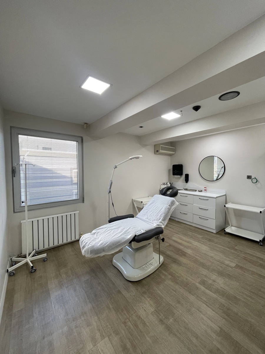 Hairmedico surgical suite prepared for FUE hair transplant