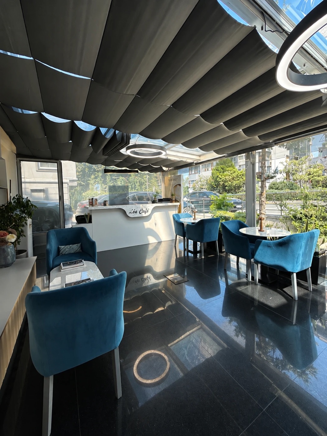 Léa Café inside the Hairmedico clinic, Istanbul